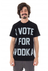 Camiseta Korova I Vote for Vodka Preta