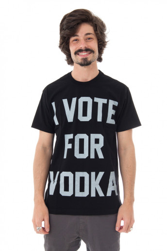 Camiseta Korova I Vote for Vodka Preta