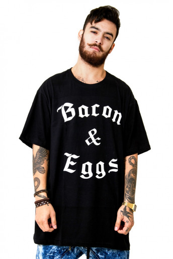 Camiseta (regular) Bacon & Eggs Preta