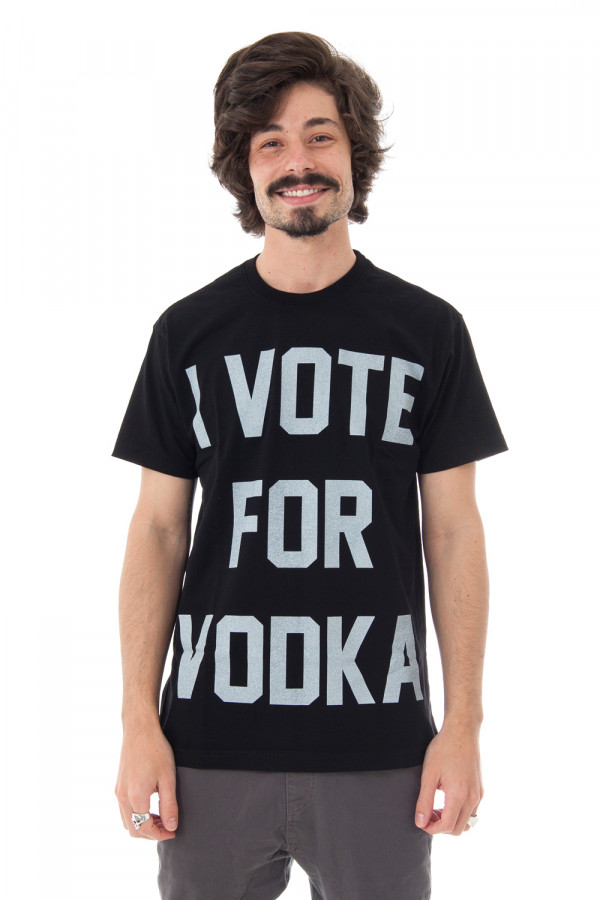 Camiseta Korova I Vote for Vodka Preta