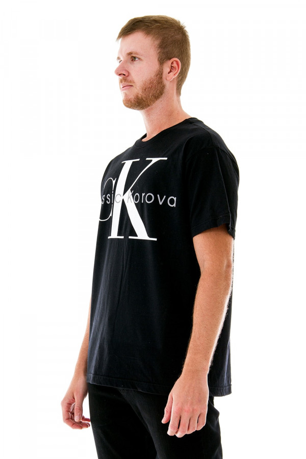 Camiseta (regular) Classic Korova Preta
